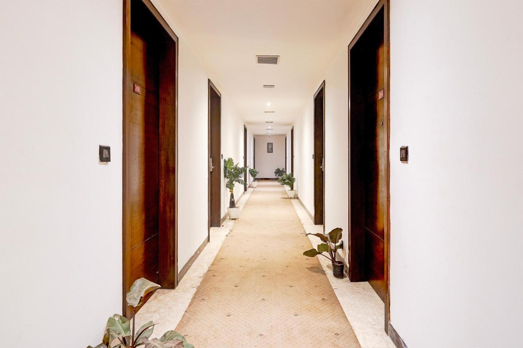 Townhouse Oak Agra Near Sultanganj Puliya Formerly Bb Grand Экстерьер фото